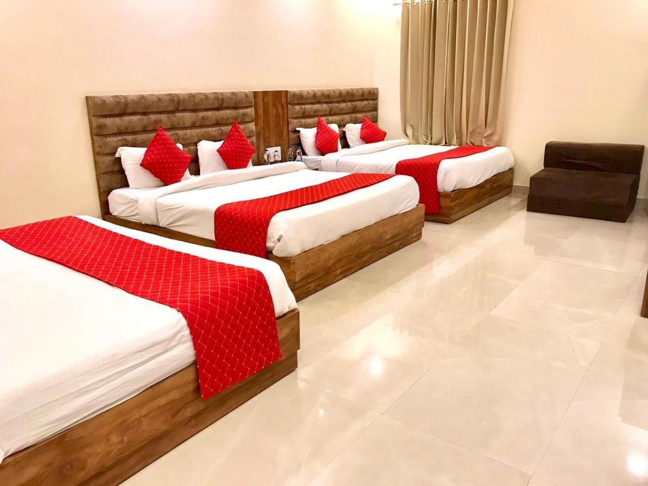 Hampton Hotel - 200 Mt From Golden Temple 阿姆利则 外观 照片