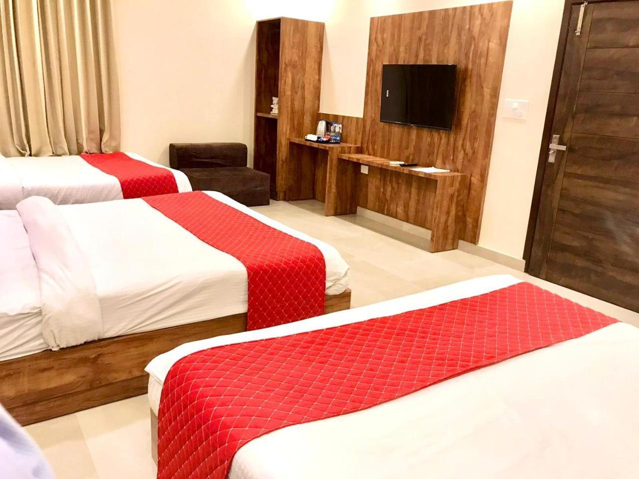 Hampton Hotel - 200 Mt From Golden Temple 阿姆利则 外观 照片