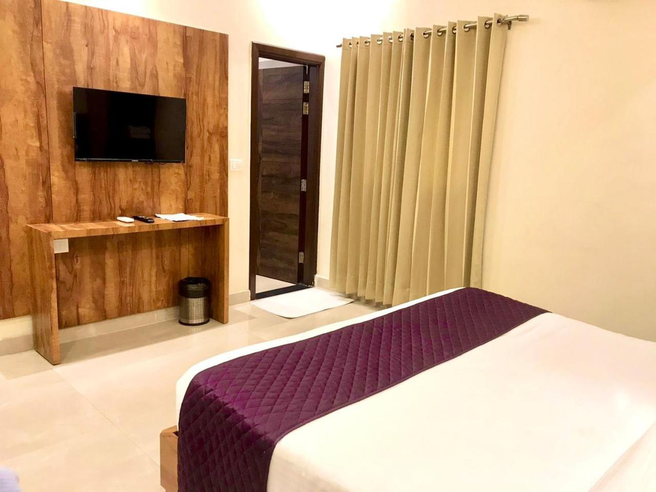 Hampton Hotel - 200 Mt From Golden Temple 阿姆利则 外观 照片